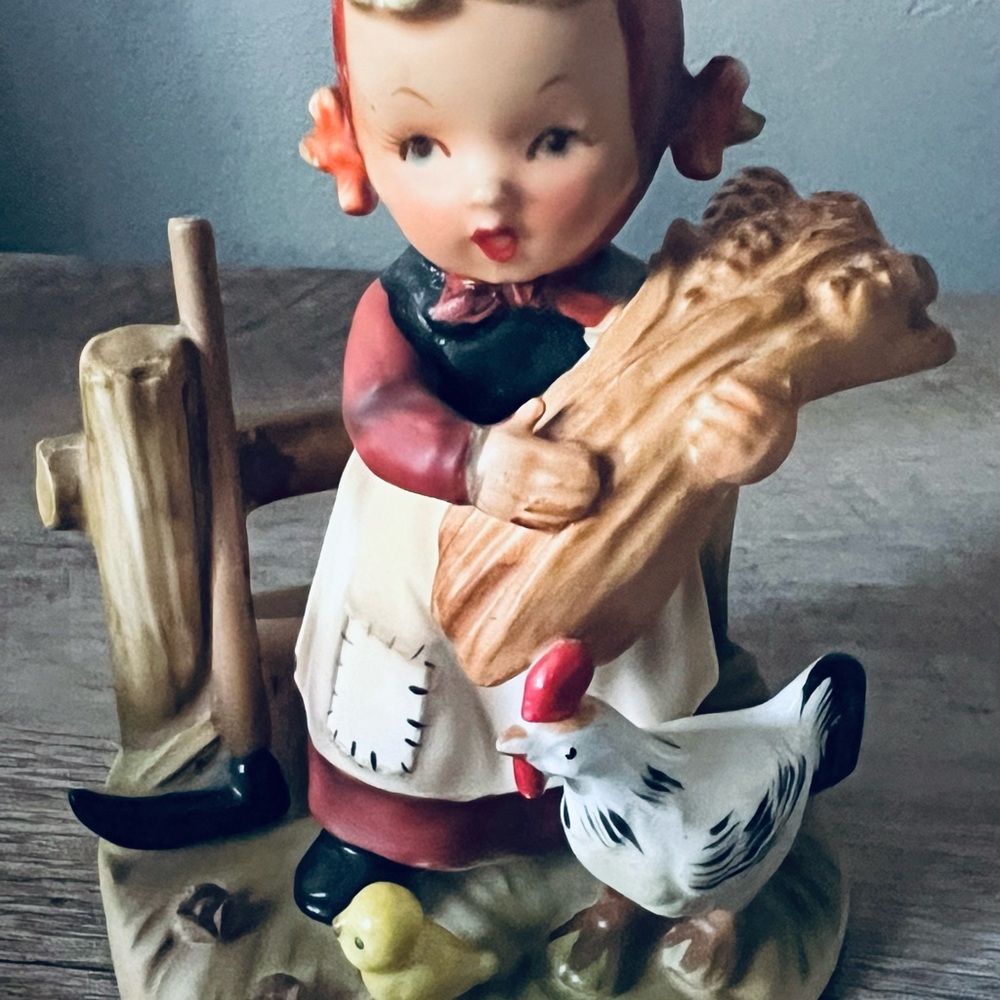 Charming Vintage Girl with Chicken Scene 1960 Erich Stauffer 8213 JAPAN